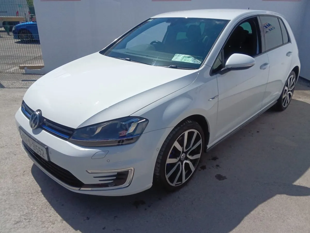 Volkswagen Golf 1.4 GTE 147PS S/A Auto - Image 2