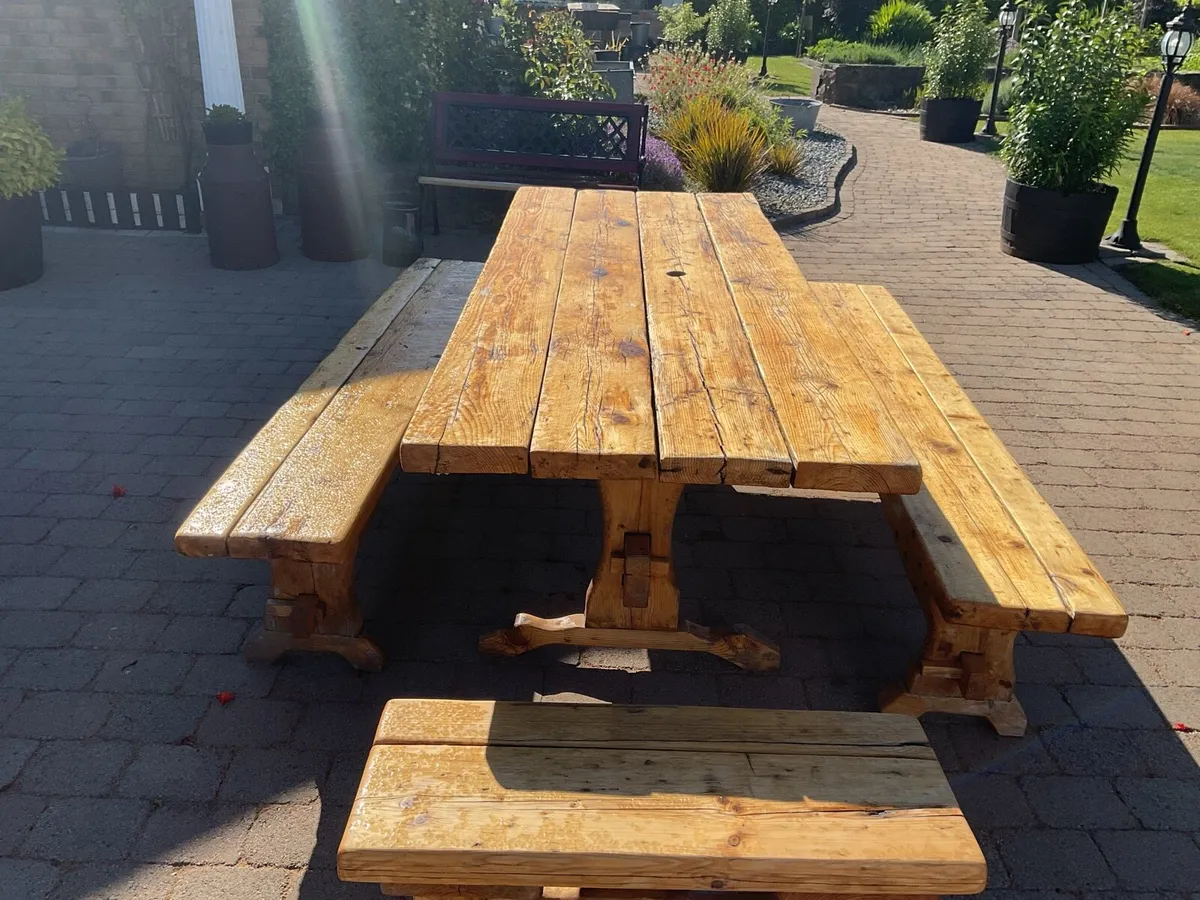 Garden table plus benches - Image 4