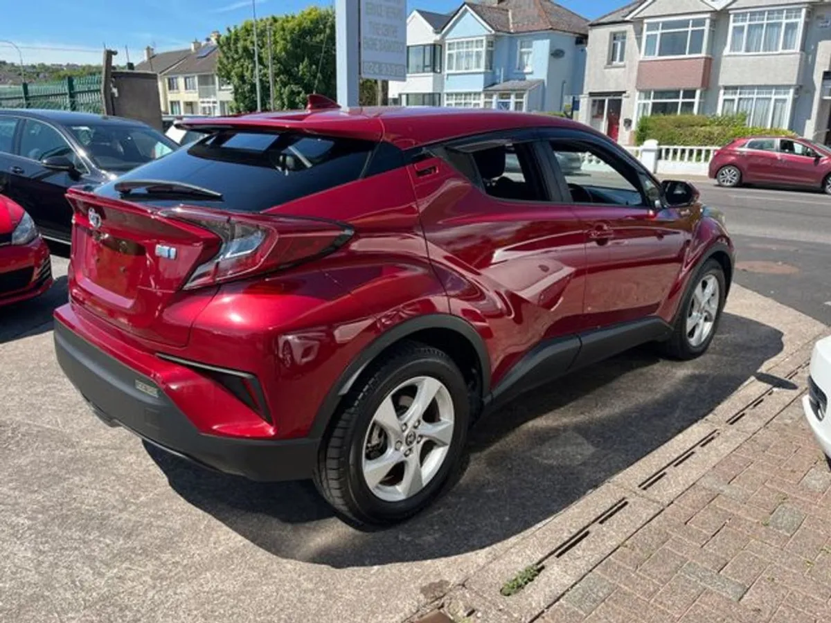 Toyota C-HR 1.8 Hybrid - Image 3