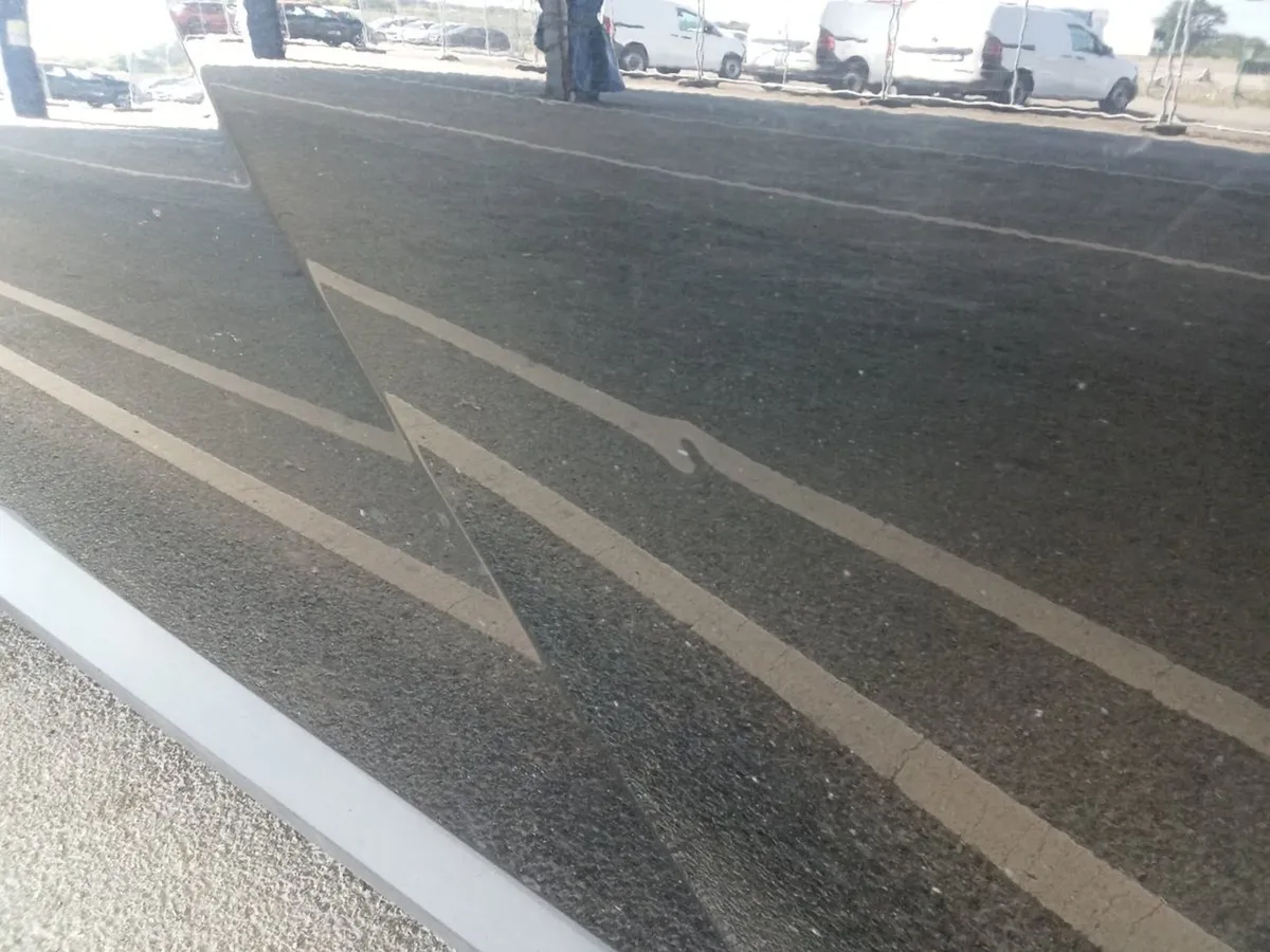 Hyundai Tucson Executive TWO Tone Roof 1598 - Image 3