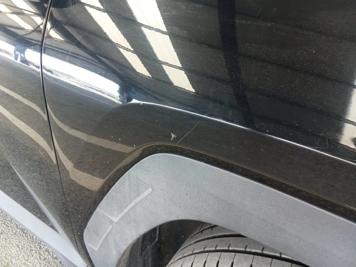 Hyundai Tucson Executive TWO Tone Roof 1598 - Image 4