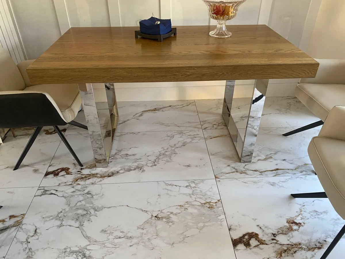 Dining table - Image 1