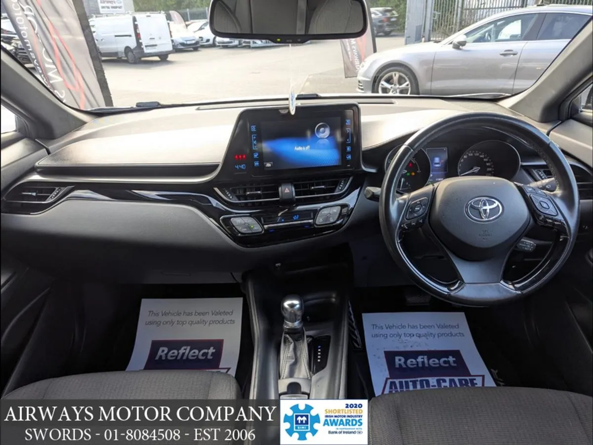Toyota C-HR 1.8 Auto Hybrid  Carplay Phone SAT NA - Image 4