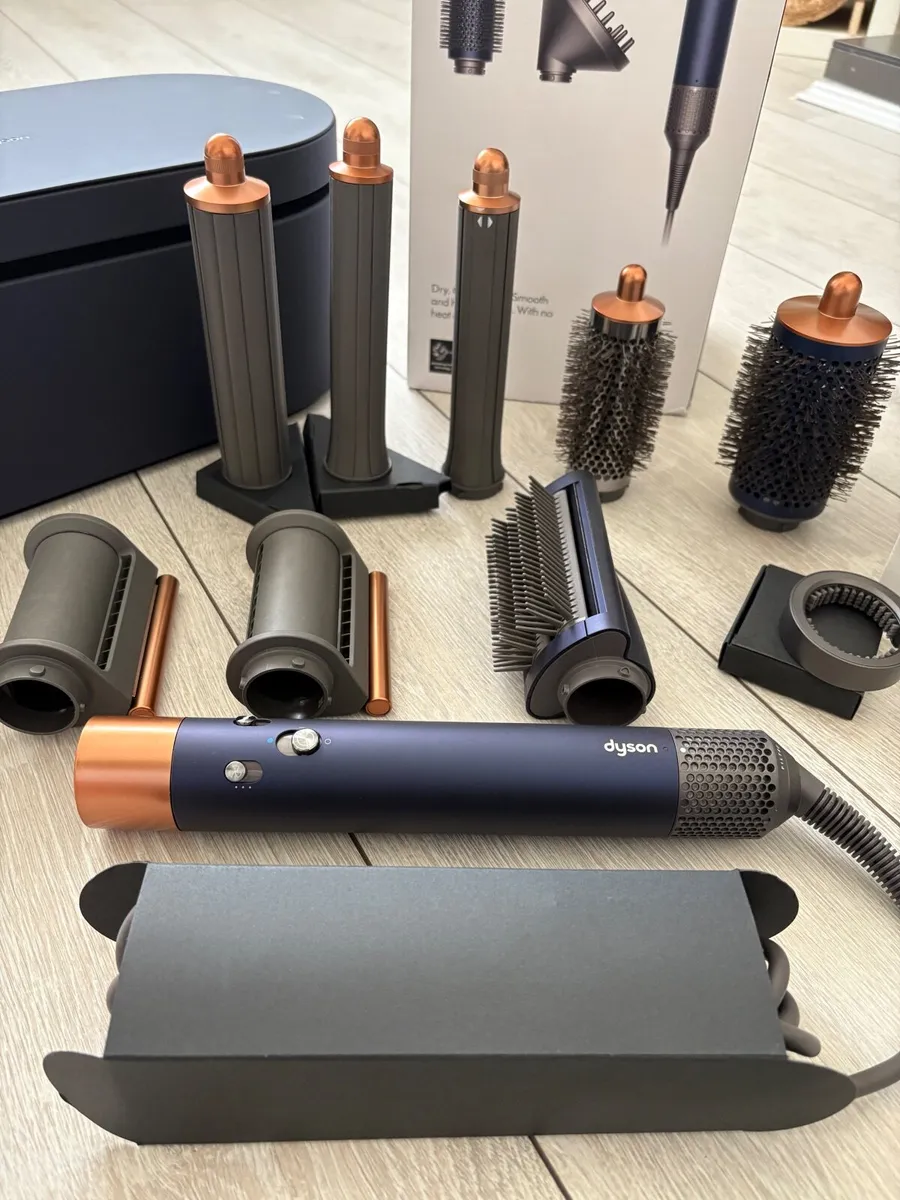 Dyson air wrap - Image 1