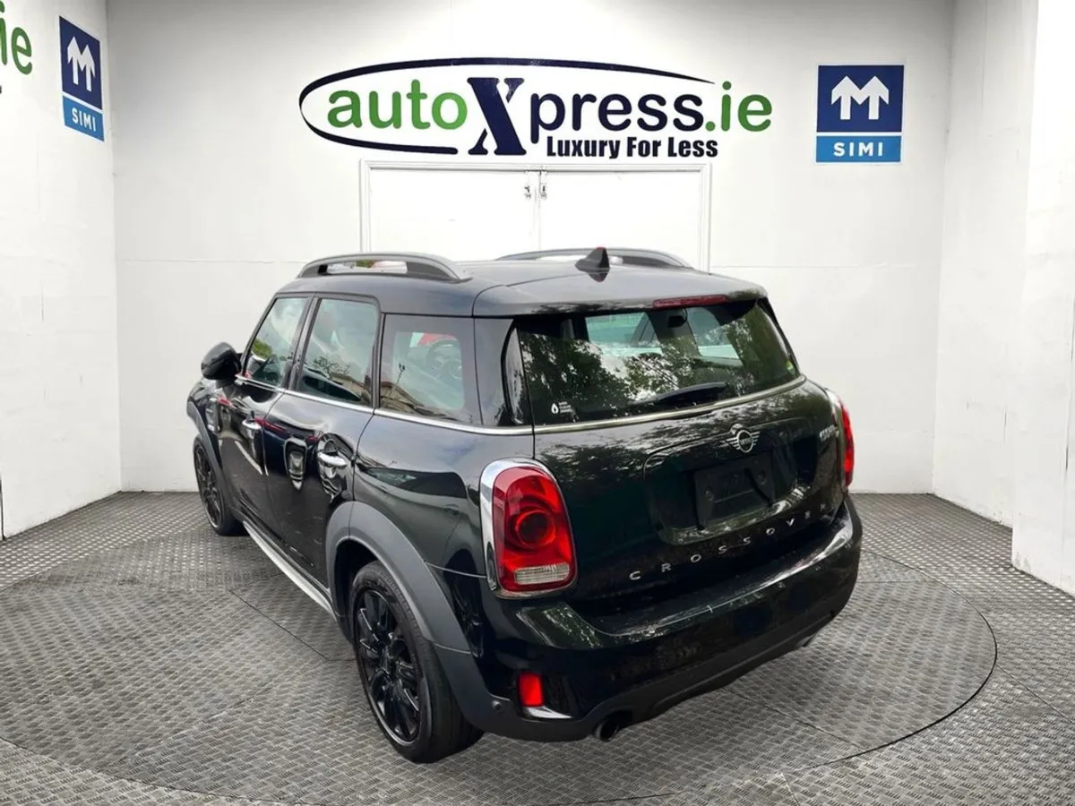 MINI Cooper D Crossover 2.0 Automatic - Image 3
