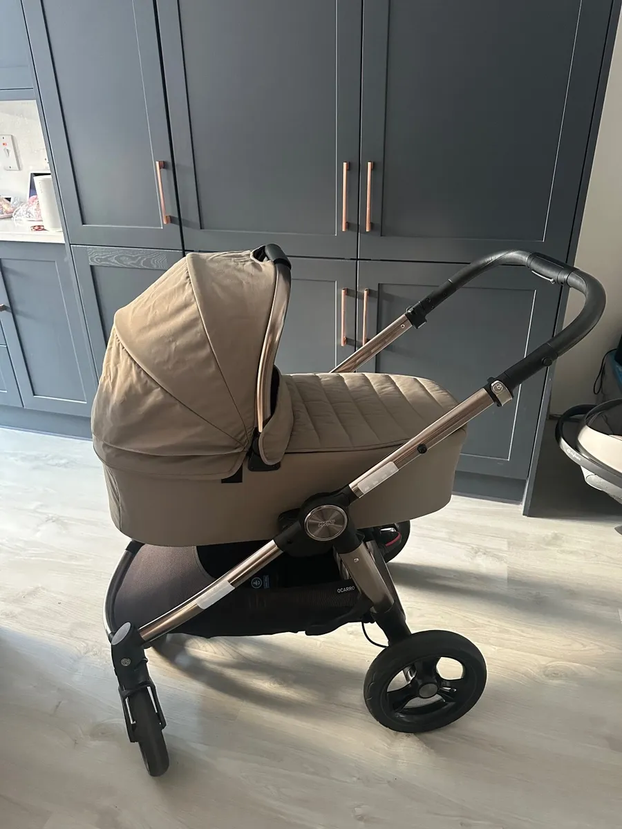 Ocarro Bundle Including Cloud T Car Seat and Base - Image 1