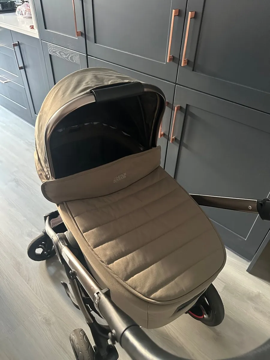 Ocarro Bundle Including Cloud T Car Seat and Base - Image 3