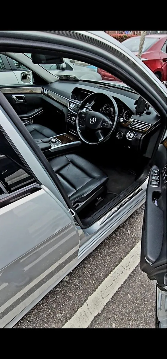 Mercedes - Image 1