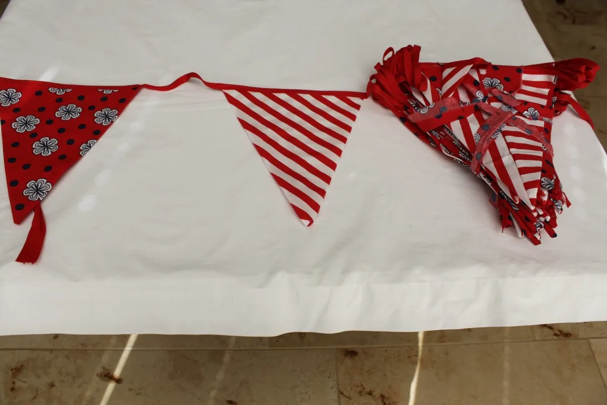 BUNTING - INDOOR OR OUTDOOR - MULTI COLOURED - Image 1