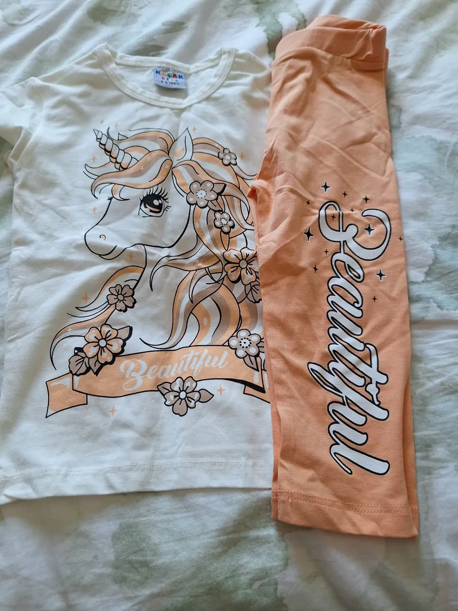Girls clothes - Image 1