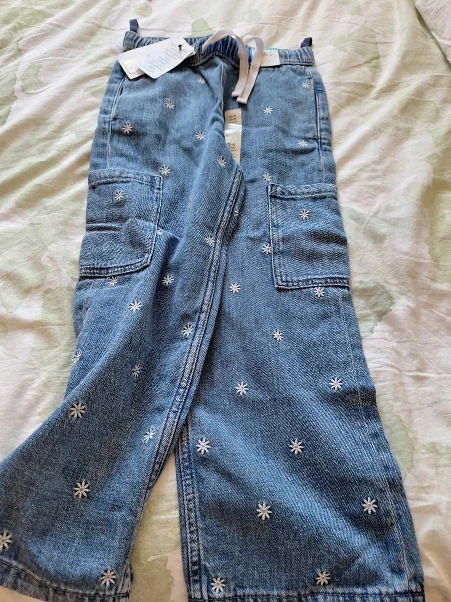 Girl's clothes - Image 1