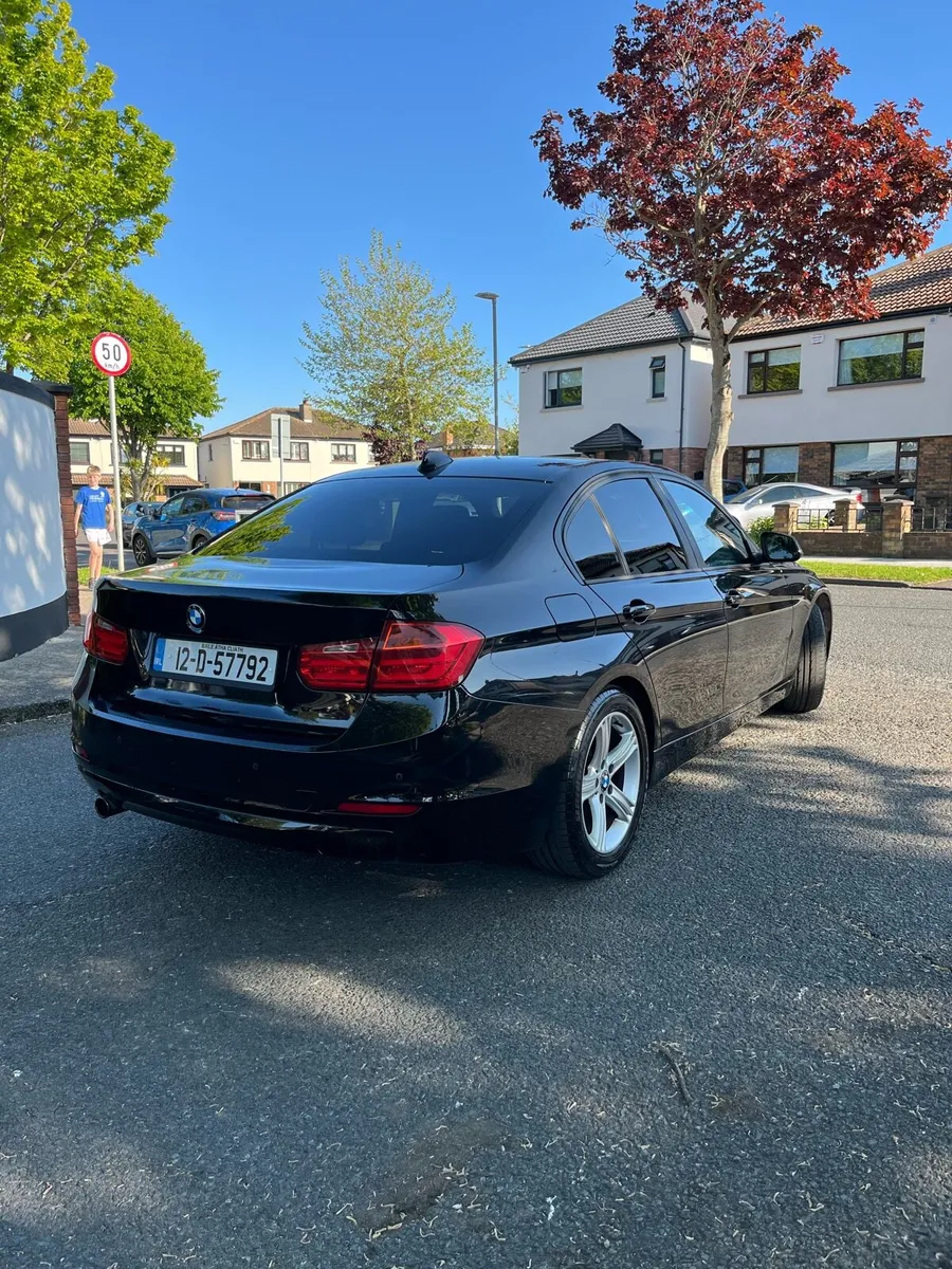 BMW 320d 2012 - Image 2