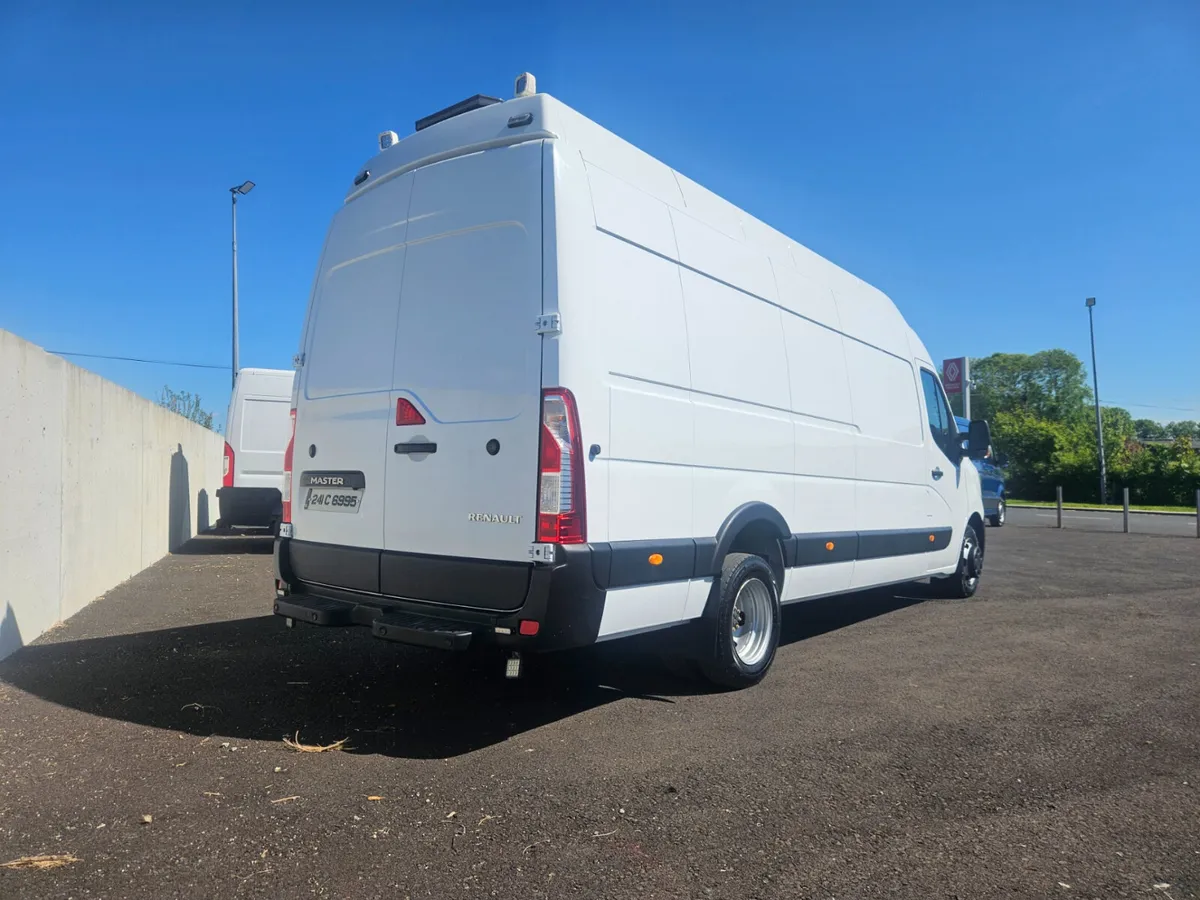 Renault Master Jumbo Twin Rear Wheel L4H3 2024 - Image 3