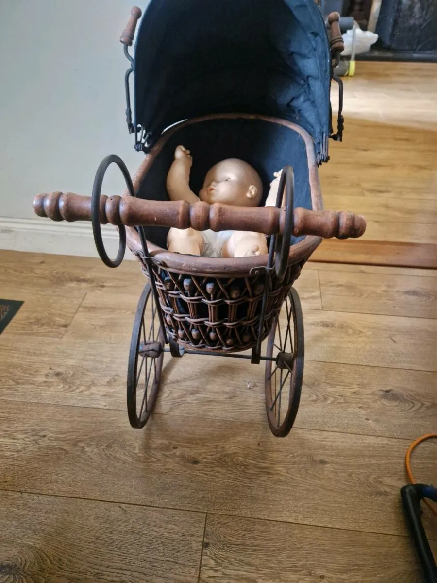 Dolls pram - Image 3