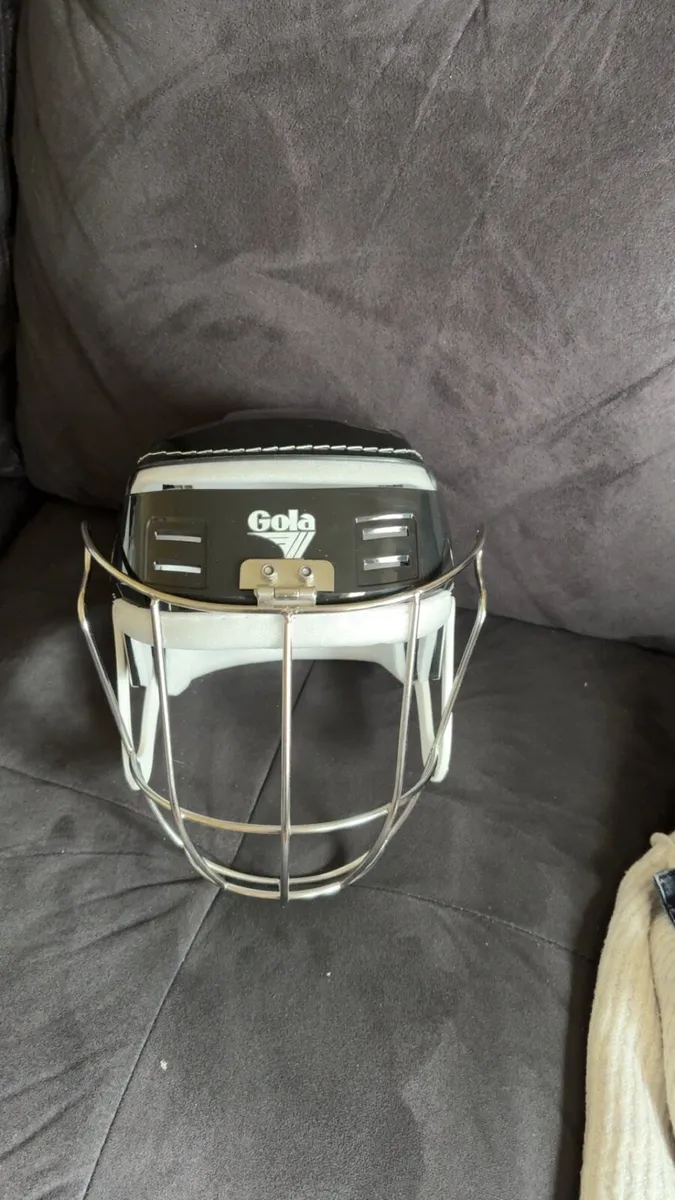 Black gola helmet - Image 1