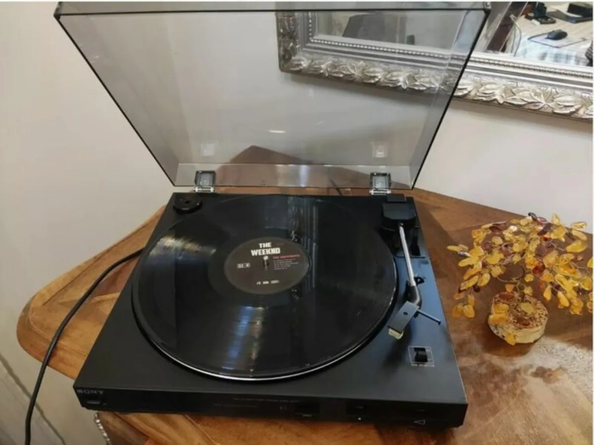 Sony PS V702 Turntable - Vintage Working Well - Image 1
