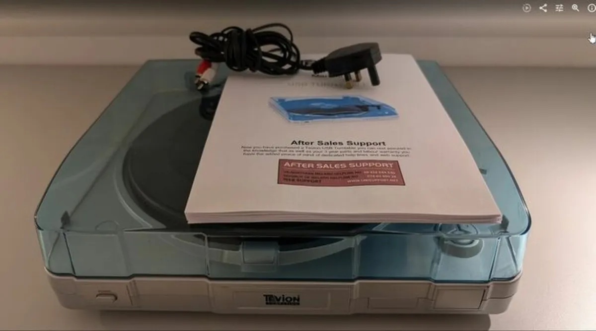 Tevion P50686 USB Turntable / Record Player - Image 1