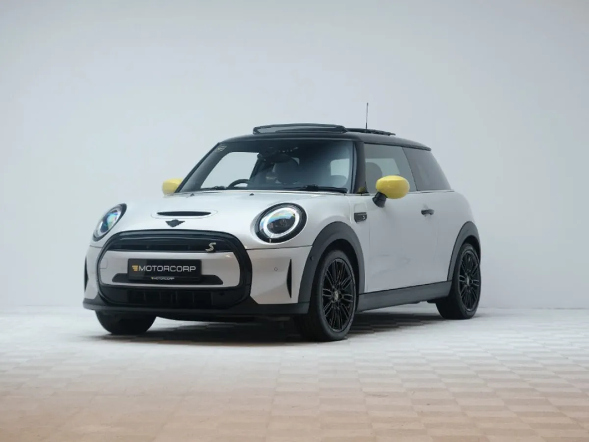 MINI Cooper S Cooper S Electric Level 3  pan Roof - Image 3