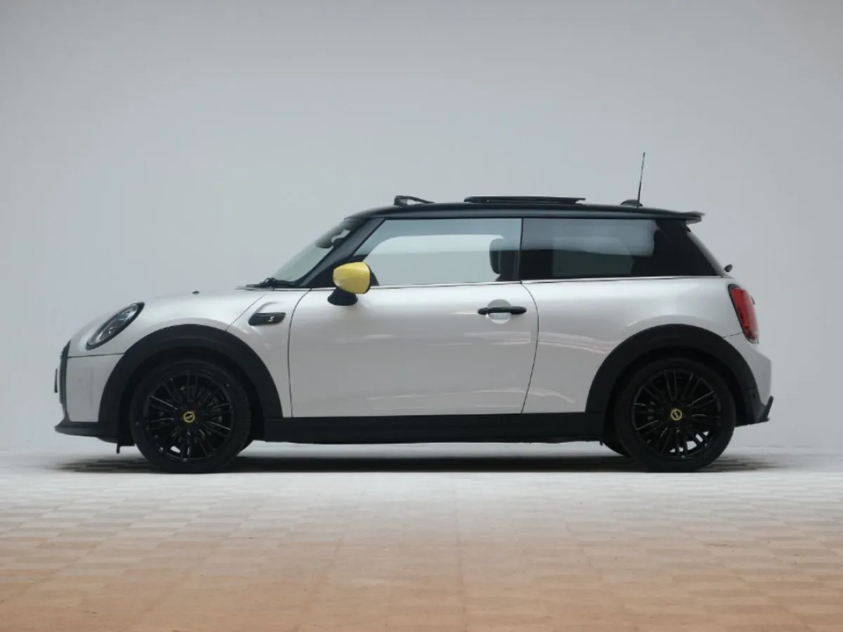 MINI Cooper S Cooper S Electric Level 3  pan Roof - Image 4