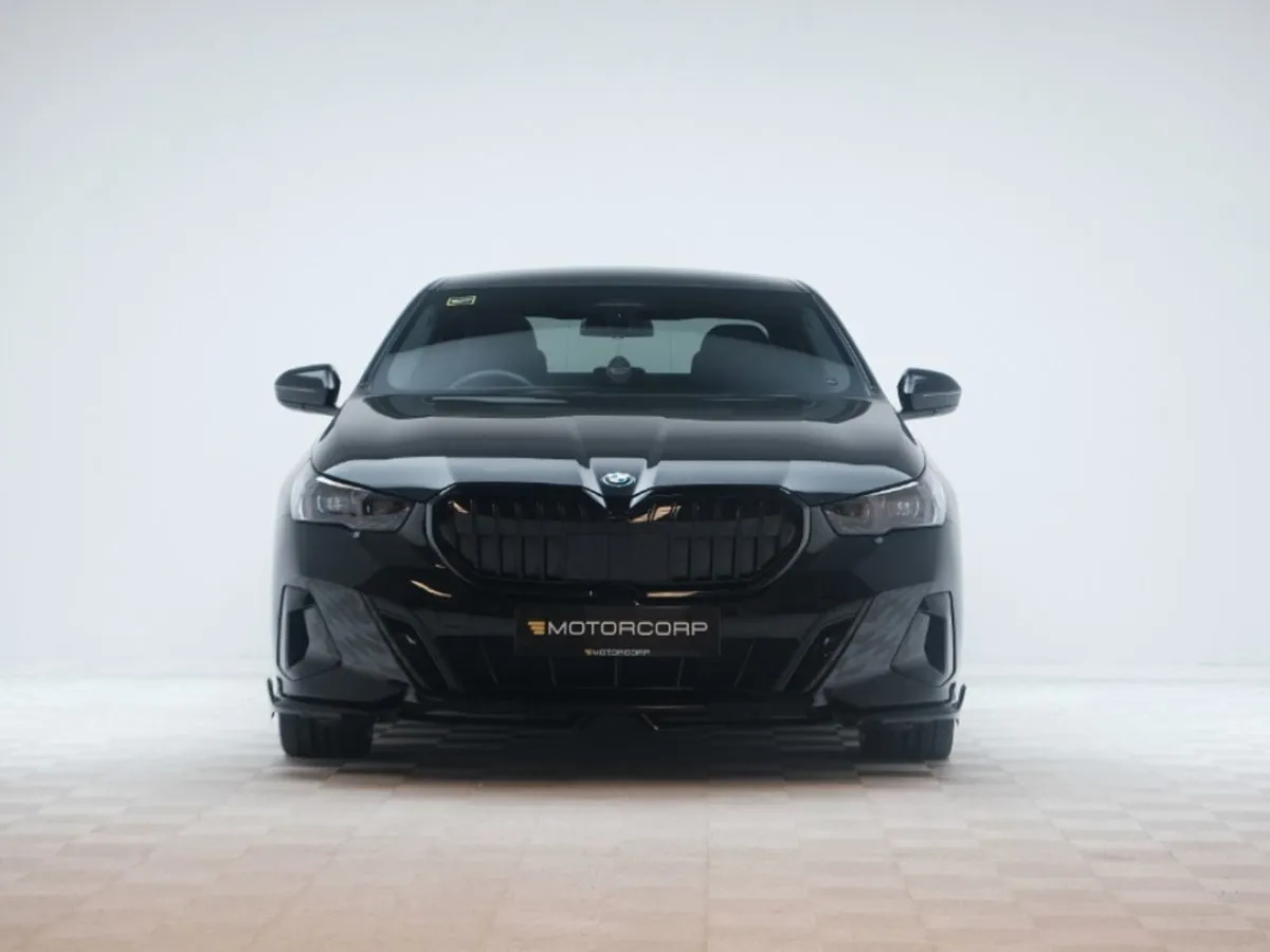 BMW 5 Series 530E M Sport  sunroof - Image 2