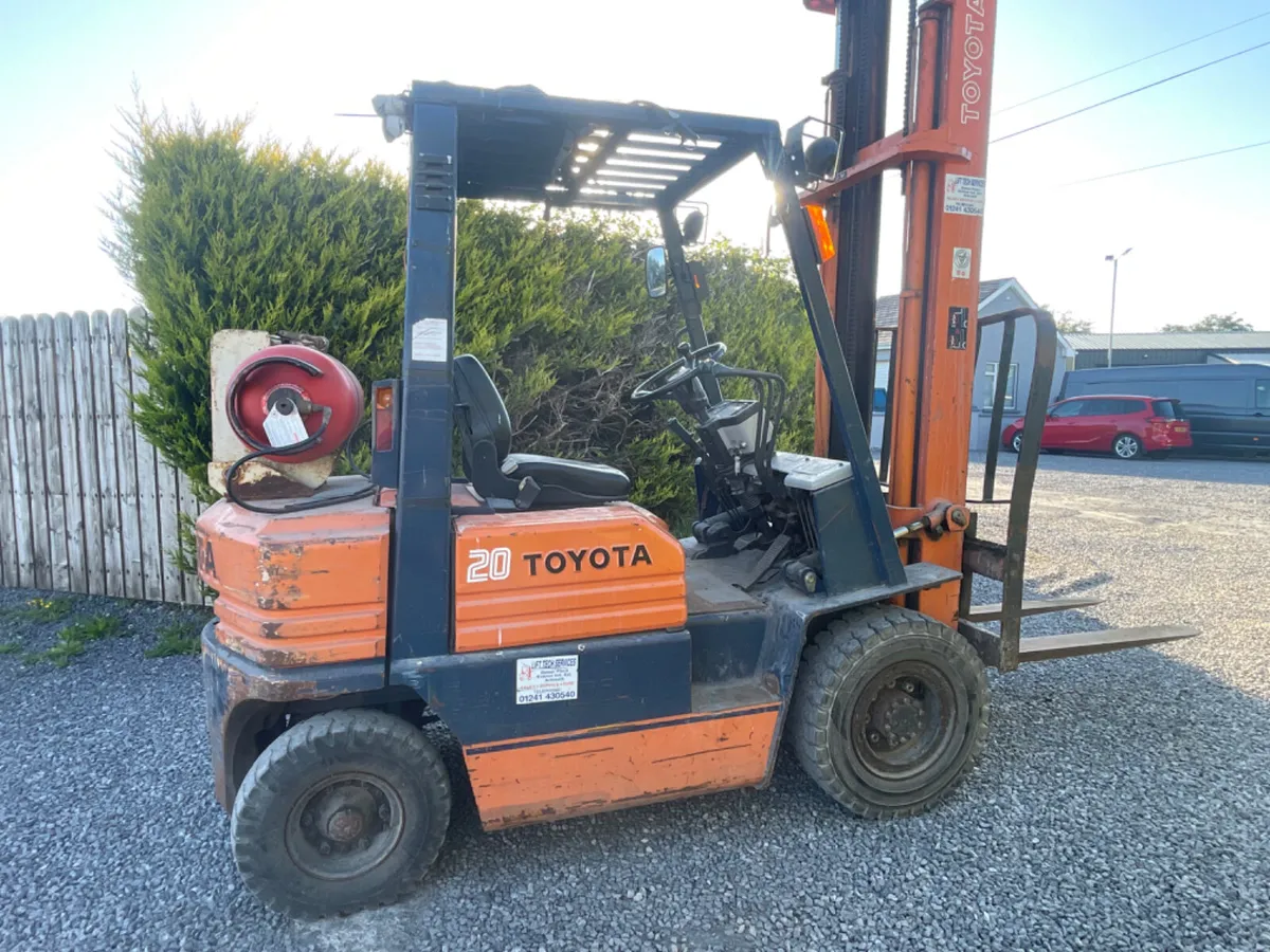 Toyota gas forklift - Image 1