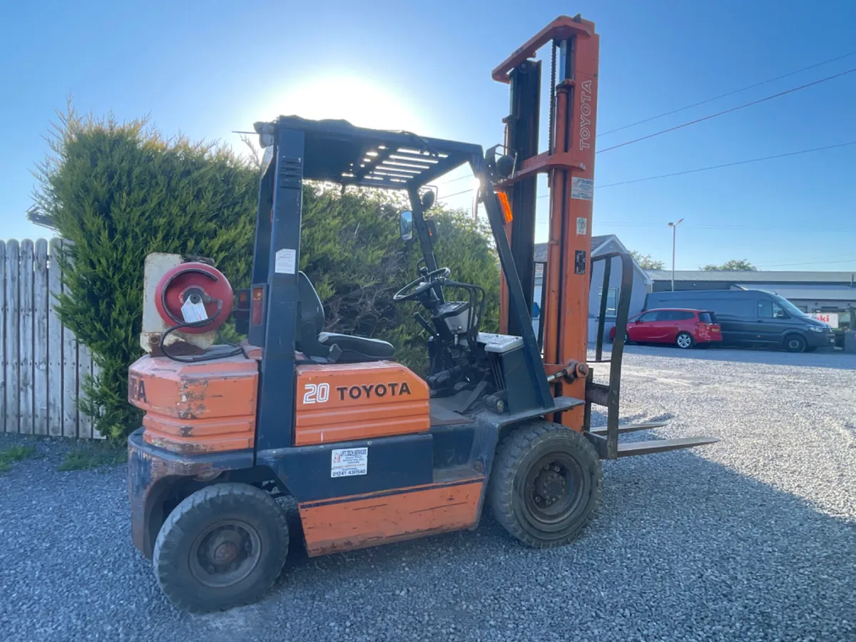 Toyota gas forklift - Image 3