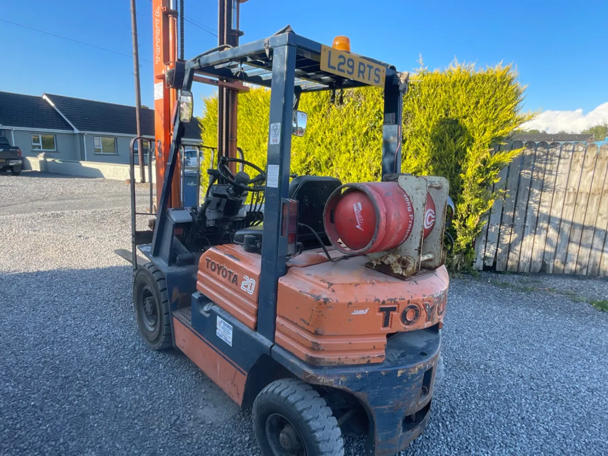 Toyota gas forklift - Image 2