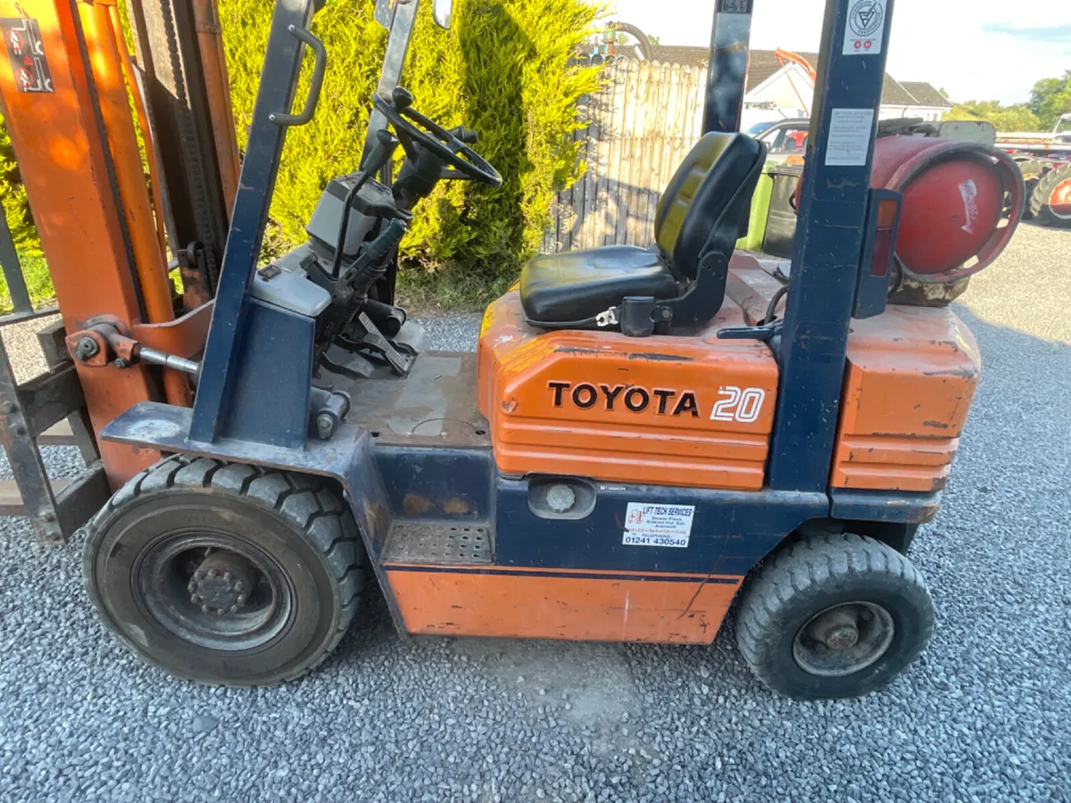 Toyota gas forklift - Image 4