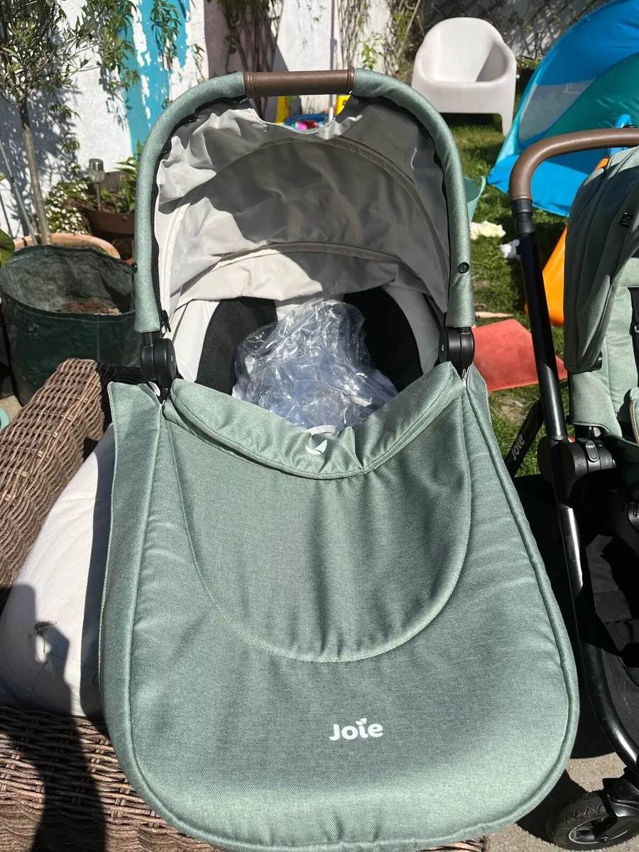 Joie Versatrax Buggy and Carrycot - Image 2