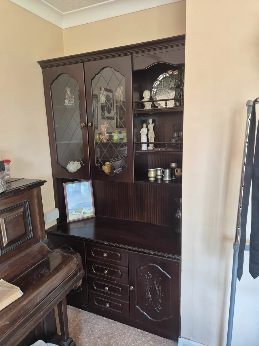 Sitting room cabinets - Image 2