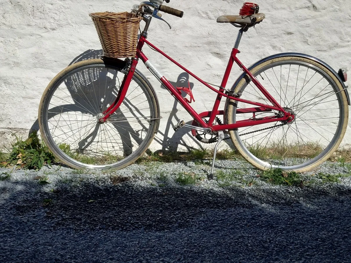 Creme Women's Touring Bicycle, Candy Apple Red - Image 1