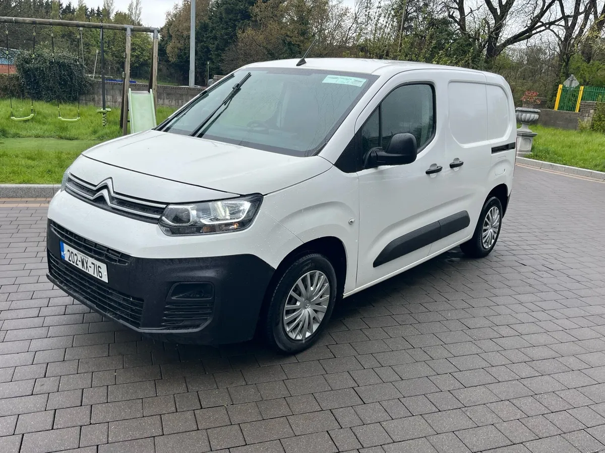 2020 Citreon Berlingo low kms new doe - Image 3