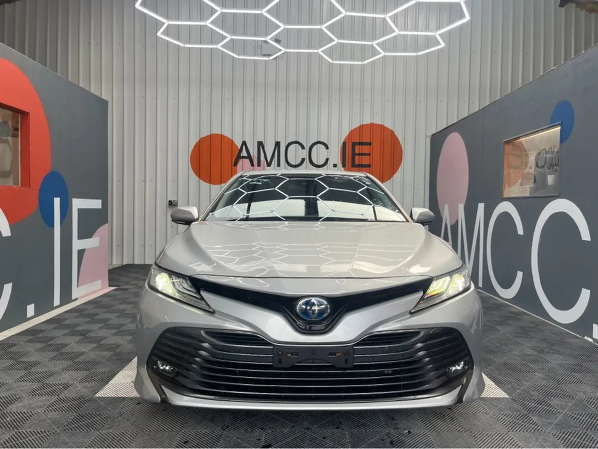 Toyota Camry 2.5 Hyrbid / 88k KMs / Reverse Camer - Image 2