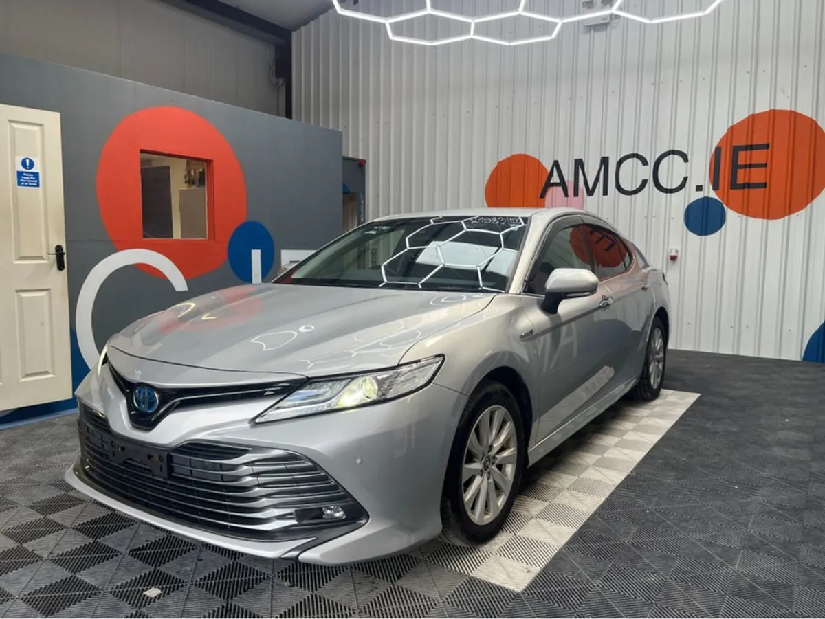 Toyota Camry 2.5 Hyrbid / 88k KMs / Reverse Camer - Image 3