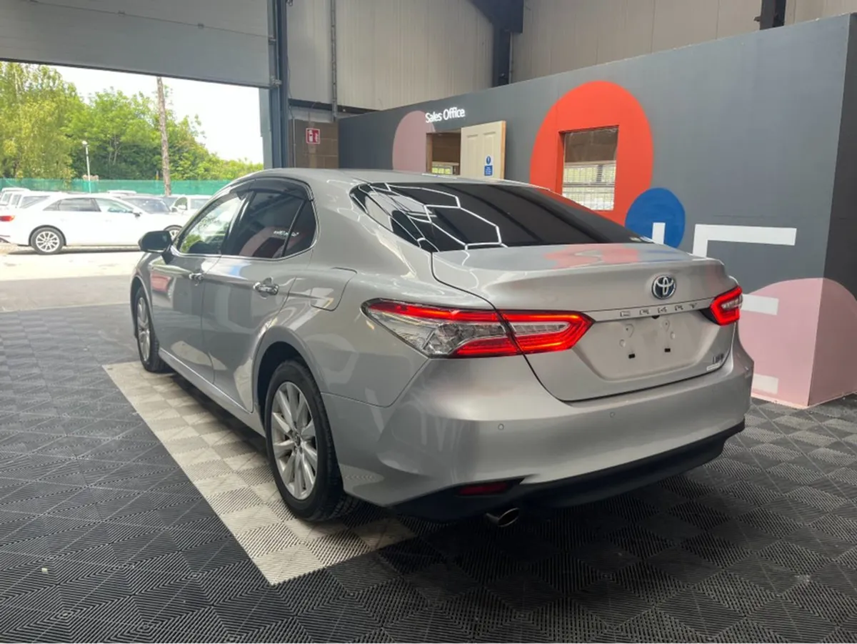 Toyota Camry 2.5 Hyrbid / 88k KMs / Reverse Camer - Image 4