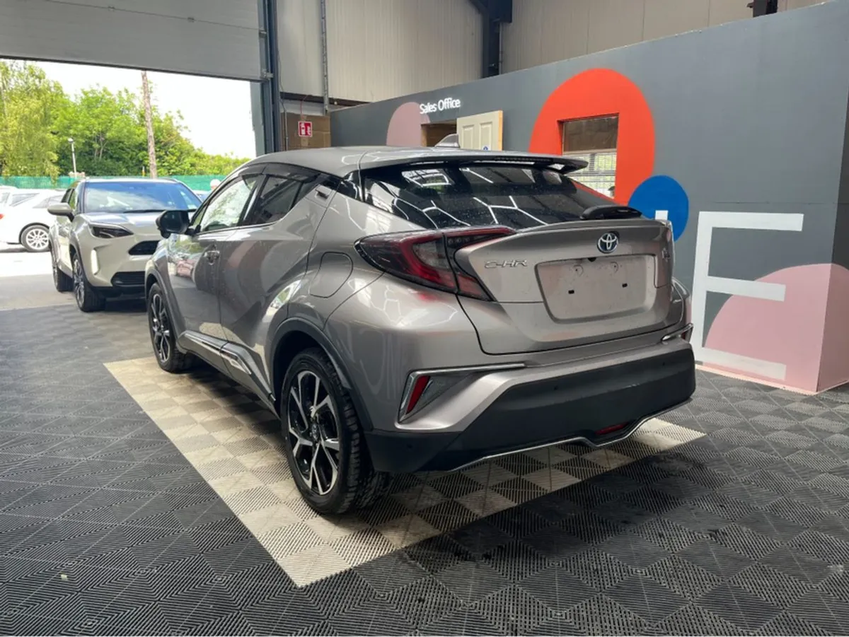 Toyota C-HR 1.8 Hybrid / 79k KMs / Heated Seats R - Image 4