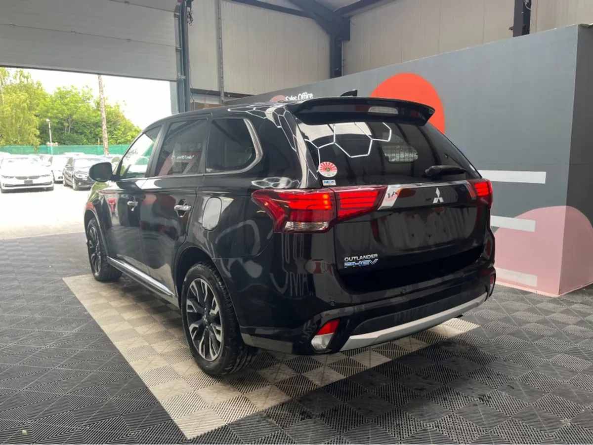Mitsubishi Outlander 2.0 Hybrod / 102k KMs / Heat - Image 4