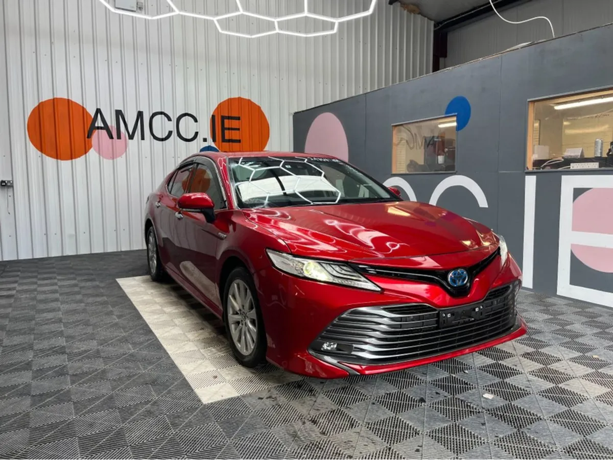 Toyota Camry 2.5 Hyrbid / 55k KMs / Reverse Camer - Image 1