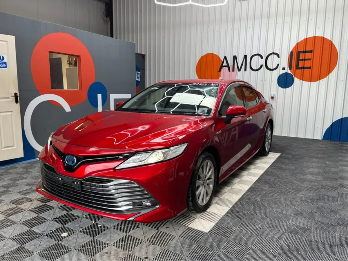 Toyota Camry 2.5 Hyrbid / 55k KMs / Reverse Camer - Image 3