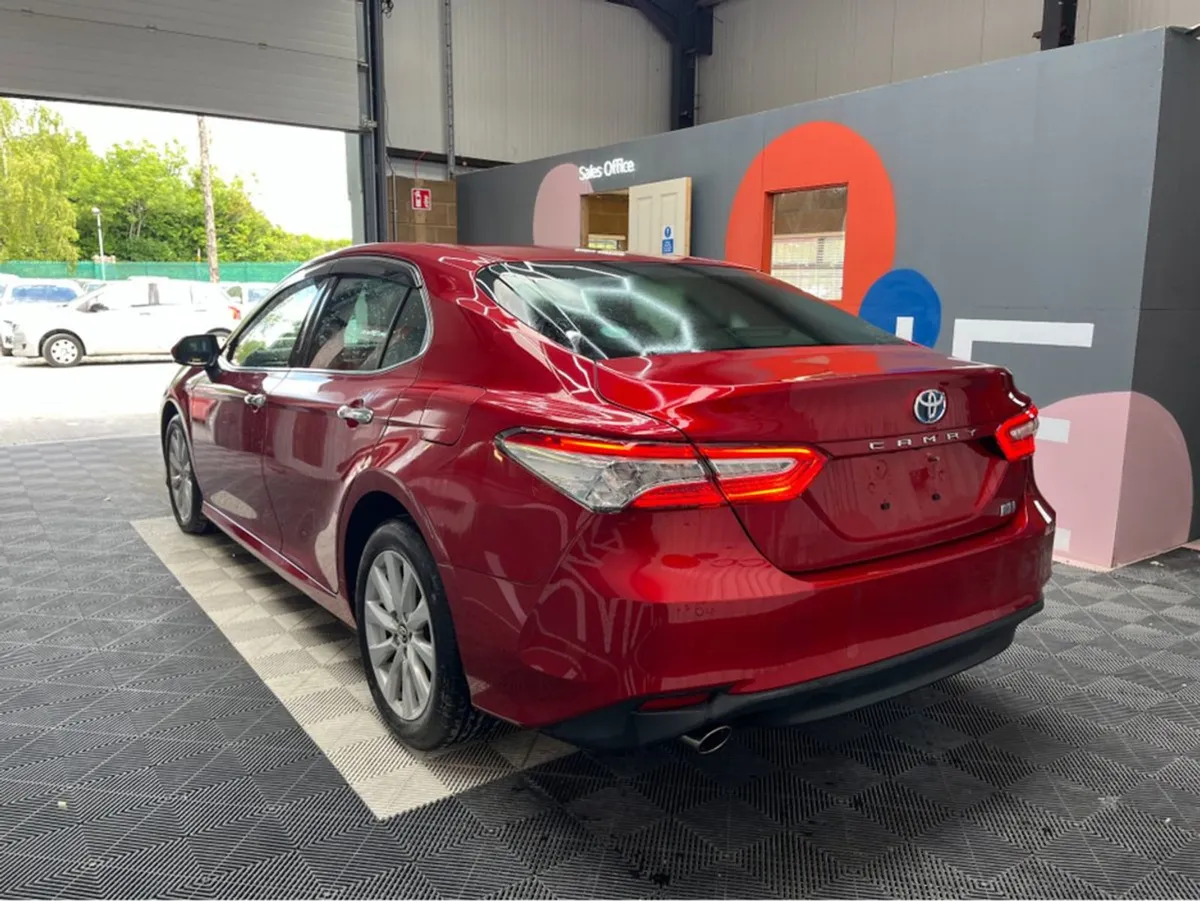Toyota Camry 2.5 Hyrbid / 55k KMs / Reverse Camer - Image 4