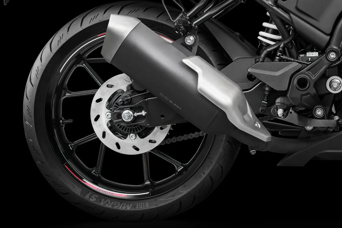 2025 CFMOTO 300SR - In stock - Image 4