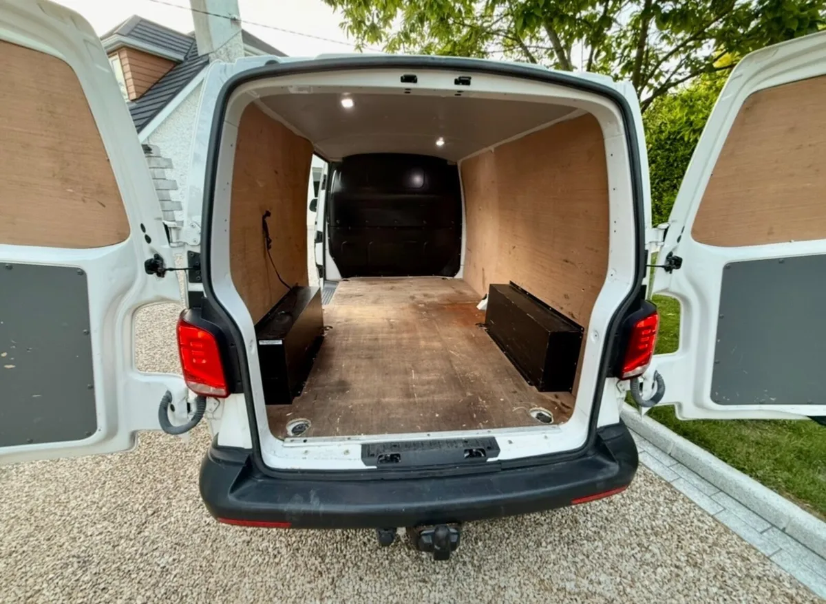 211  VW Transporter ** 4MOTION ** LWB  4x4  3000KG - Image 4