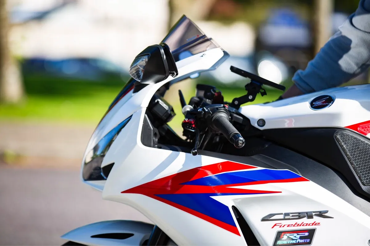 Honda CBR1000RR - Image 2