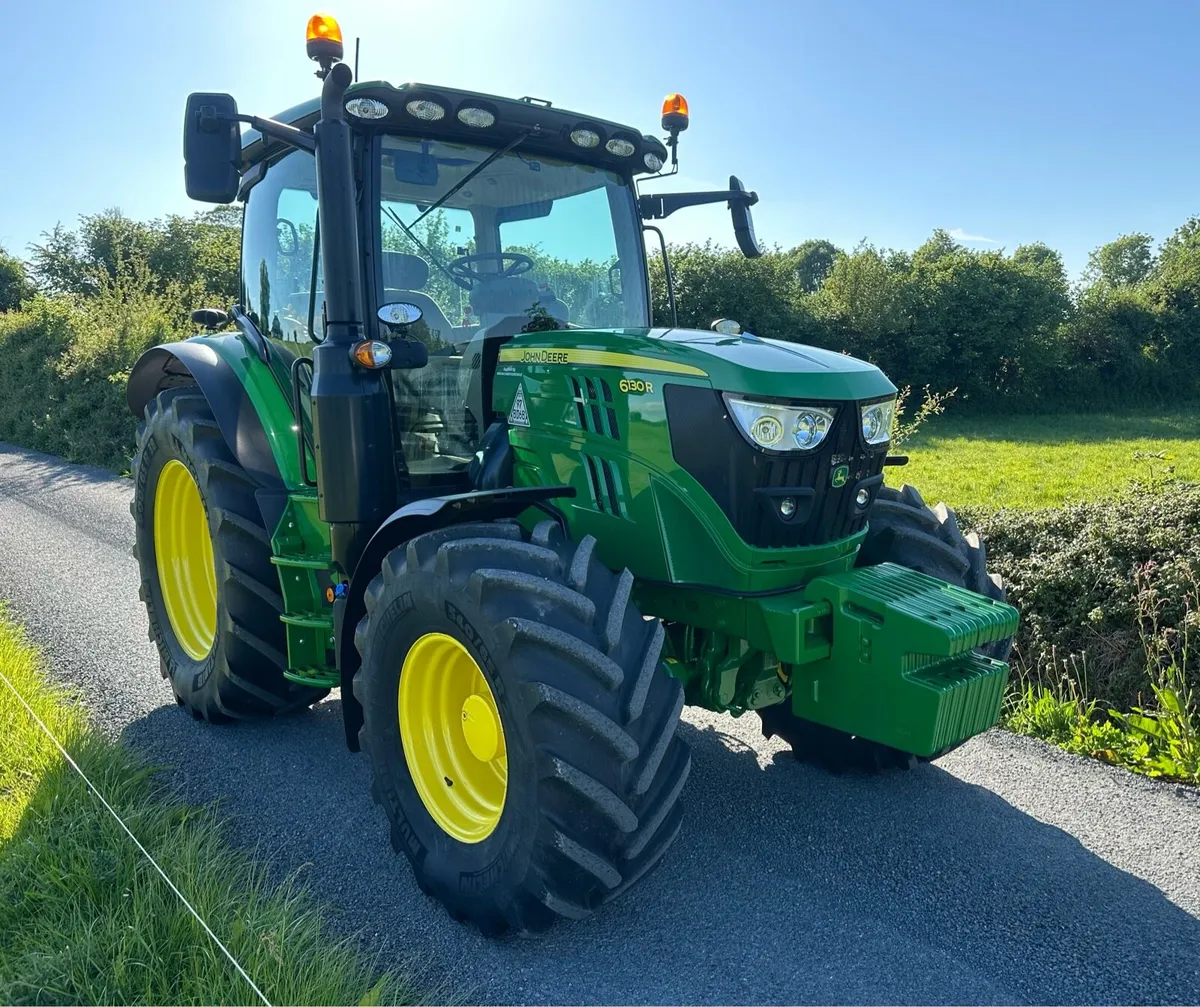 231 JOHN DEERE 6130R **862 HOURS** - Image 2