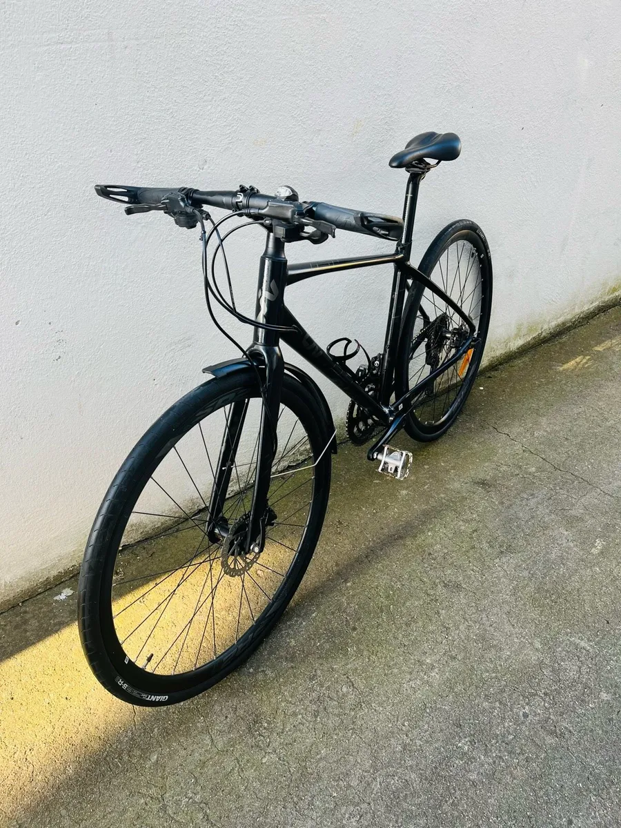 Giant Liv thrive 1 disc hybrid bike - Image 3