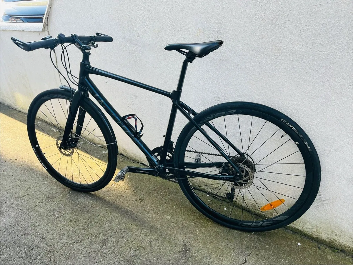 Giant Liv thrive 1 disc hybrid bike - Image 4