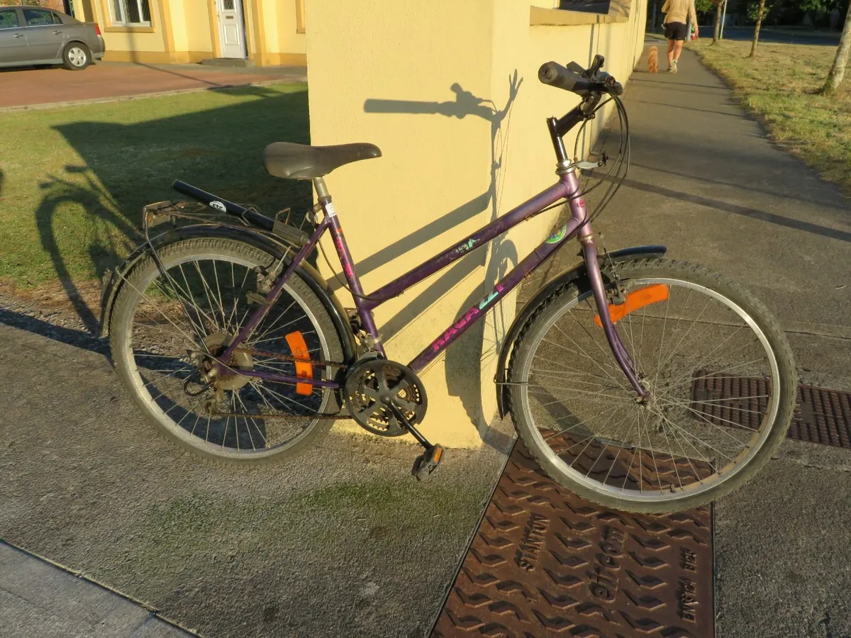 Ladies Hybrid Bike - Image 2