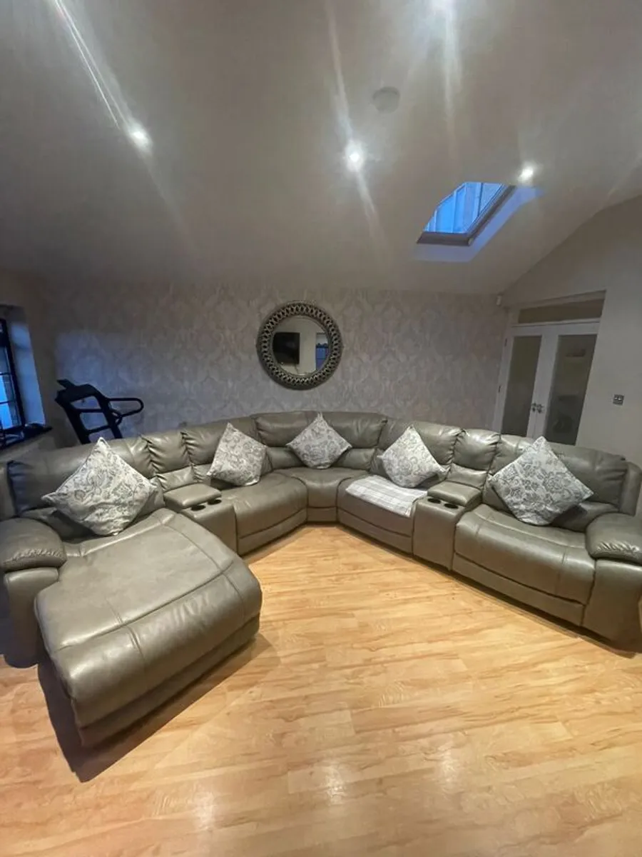 6 Seater Leather/pvc Recliner Sofa - Image 1