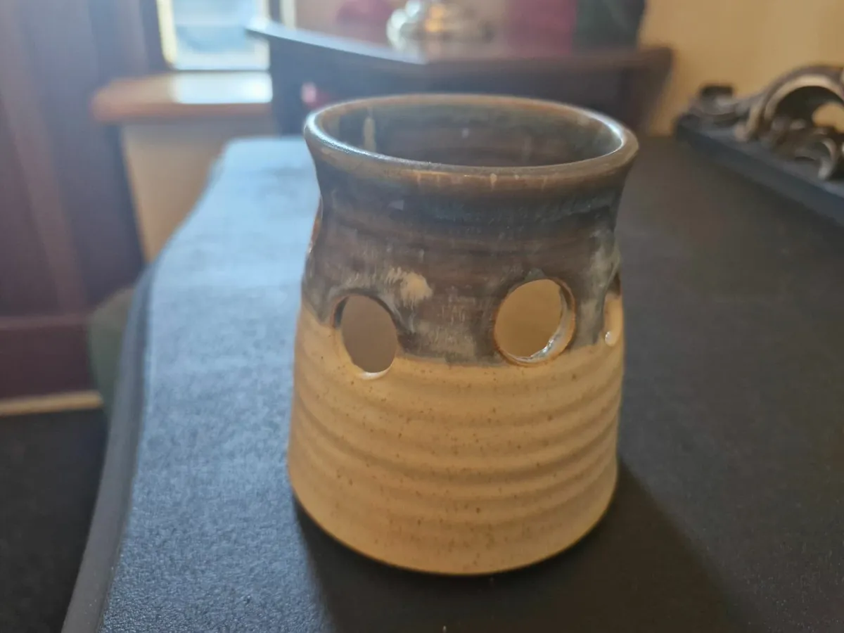 Miscellaneous glassware - Image 1