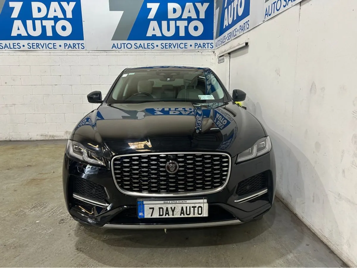 Jaguar F- PACE New Model 2.0 D PAN Roof AWD - Image 2
